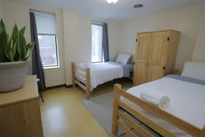 Photo 5 - 2 Bedroom Downtown Apt Friends Families Ideal