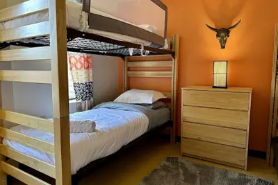 Photo 5 - 6 Beds Downtown Apt Very Quick Walk Everywhere