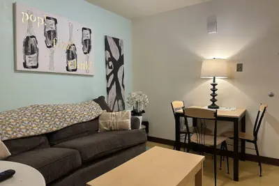 Photo 2 - 2 Bedroom 2 Bath Apartment Heart of Downtown PIT