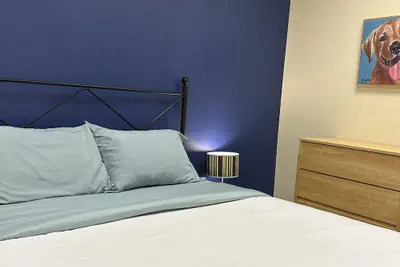 Photo 5 - City Sights 2 Queen Beds Downtown Apt