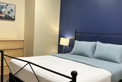 Photo 4 - City Sights 2 Queen Beds Downtown Apt
