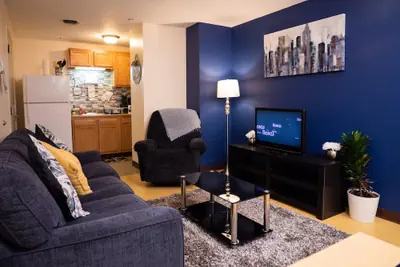 Photo 3 - 2 Bedroom Downtown Apt Clean and Safe