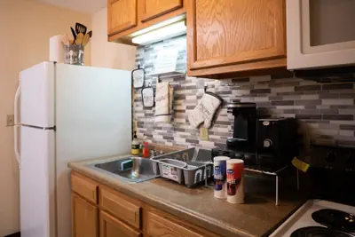Photo 2 - 2 Bedroom Downtown Apt Clean and Safe