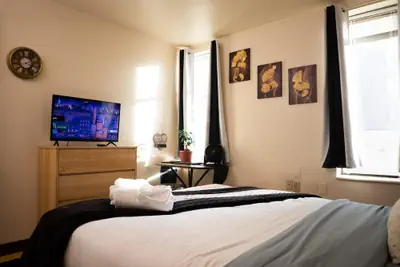 Photo 5 - Amazing Downtown Apt Roku TV Walk Everywhere