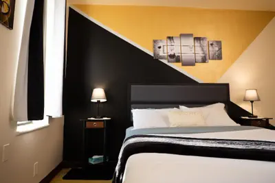 Photo 2 - Amazing Downtown Apt Roku TV Walk Everywhere