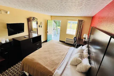 Photo 5 - Garden Inn & Suites