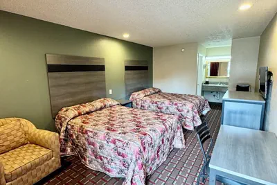 Photo 4 - Seagoville Inn
