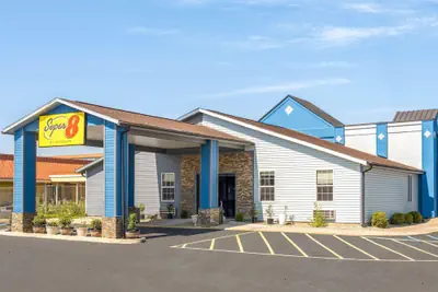 Photo 2 - Super 8 by Wyndham Fort Wayne