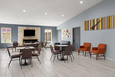 Photo 5 - Super 8 by Wyndham Fort Wayne
