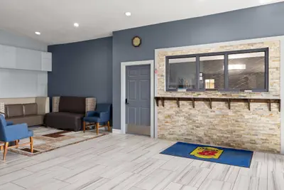 Photo 3 - Super 8 by Wyndham Fort Wayne