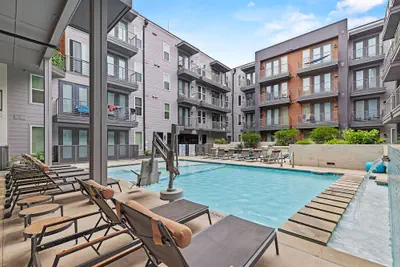 Photo 2 - Placemakr Downtown Austin