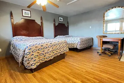 Photo 4 - Westerner Motel