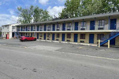 Photo 2 - Budget Inn - Elizabeth, NJ