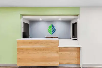 Photo 3 - Woodspring Suites Kansas City Airport