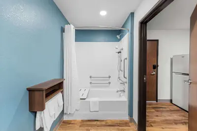 Photo 5 - Woodspring Suites Kansas City Airport