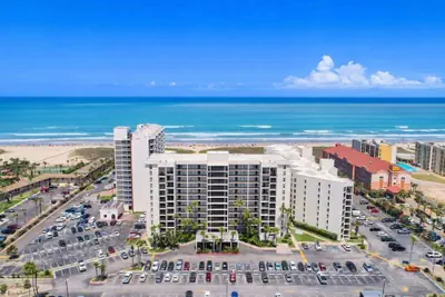 Photo 2 - Saida Towers Iii- 3101 3 Bedroom Condo by RedAwning