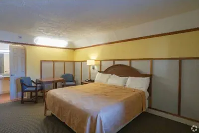 Photo 4 - Oriental Hotel
