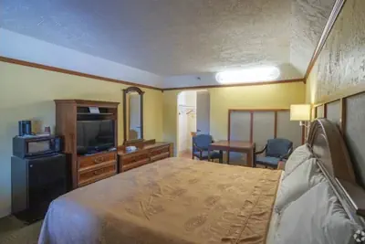Photo 4 - Econo Lodge