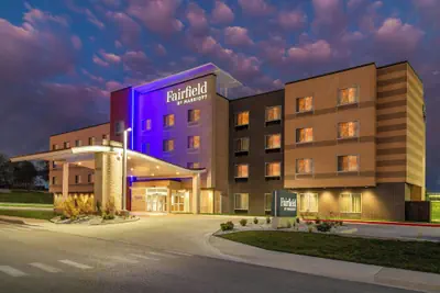 Photo 2 - Fairfield by Marriott Inn & Suites Kansas City at The Legends