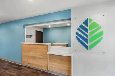 Photo 2 - Woodspring Suites Newington - Hartford South