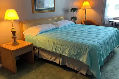 Photo 2 - Grand Lake Hotel