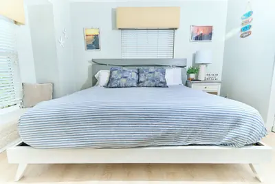Photo 4 - 1br/1ba, A Minutes Walk From the Beach!