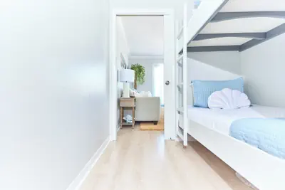 Photo 5 - 1br/1ba, A Minutes Walk From the Beach!