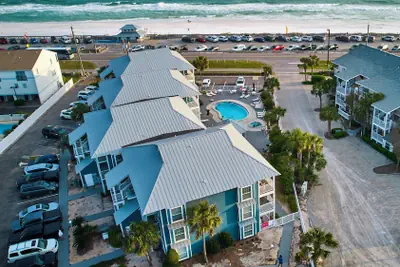 Photo 2 - 1br/1ba, A Minutes Walk From the Beach!