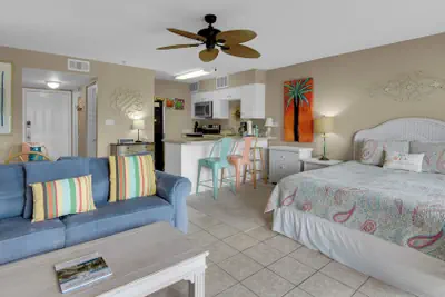 Photo 5 - 2 Minutes To The Beach & Dog Friendly - Sleeps 4