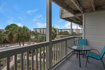 Photo 2 - 2 Minutes To The Beach & Dog Friendly - Sleeps 4