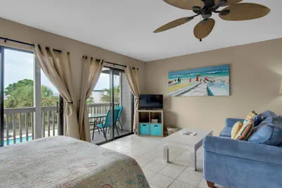 Photo 4 - 2 Minutes To The Beach & Dog Friendly - Sleeps 4