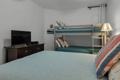 Photo 4 - 5 Minutes to Beach - Large Complex Pool