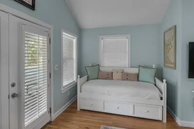 Photo 3 - Classic Beach Home With Heated Private Pool - Sleeps 9