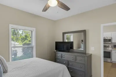 Photo 4 - 1st Floor, Walkable to Dining, Shopping, Beach - Sleeps 6