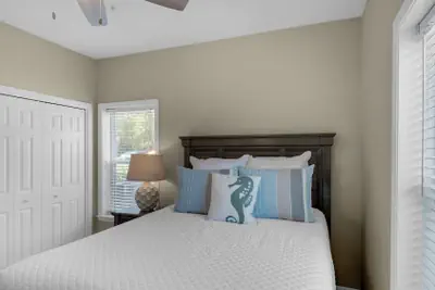 Photo 3 - 1st Floor, Walkable to Dining, Shopping, Beach - Sleeps 6