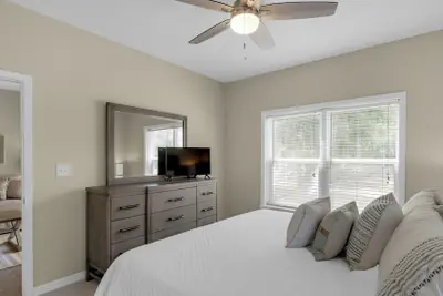 Photo 5 - 1st Floor, Walkable to Dining, Shopping, Beach - Sleeps 6