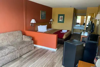 Photo 4 - Orangeburg Inn & Suites