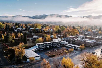 Photo 2 - Western Lodge