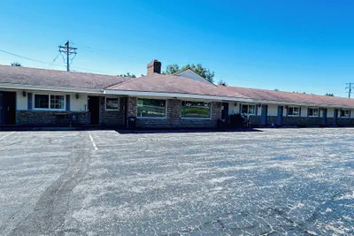 Photo 2 - Budget Host Inn Manistique