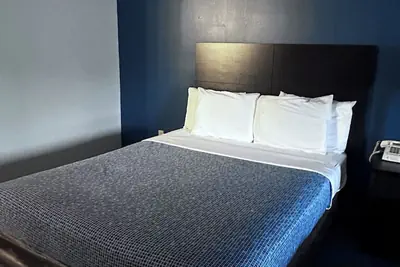 Photo 5 - Budget Host Inn Manistique