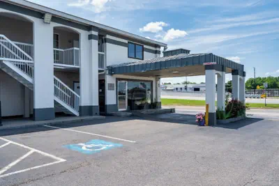 Photo 2 - Budgetel Inn and Suite
