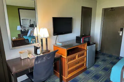 Photo 3 - South Ridge Inn