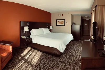 Photo 4 - Pearl Street Hotel & Suites