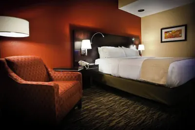 Photo 2 - Pearl Street Hotel & Suites