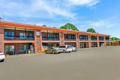 Photo 2 - Sunrise Inn By OYO Albany