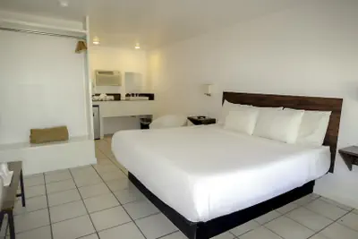 Photo 3 - Banana Peel Lodge