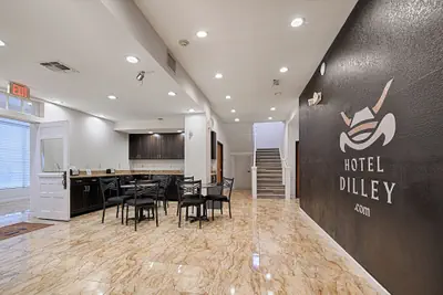 Photo 2 - Hotel Dilley Grand