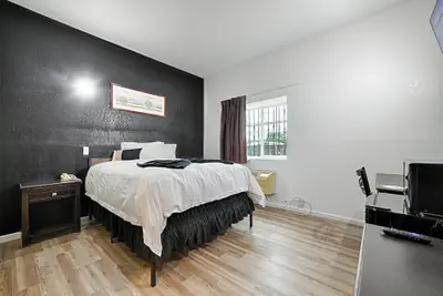 Photo 5 - Hotel Dilley Grand