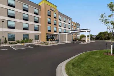 Photo 2 - Home2 Suites By Hilton Sheboygan