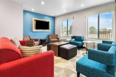 Photo 3 - Clarion Pointe Fort Worth East - Arlington